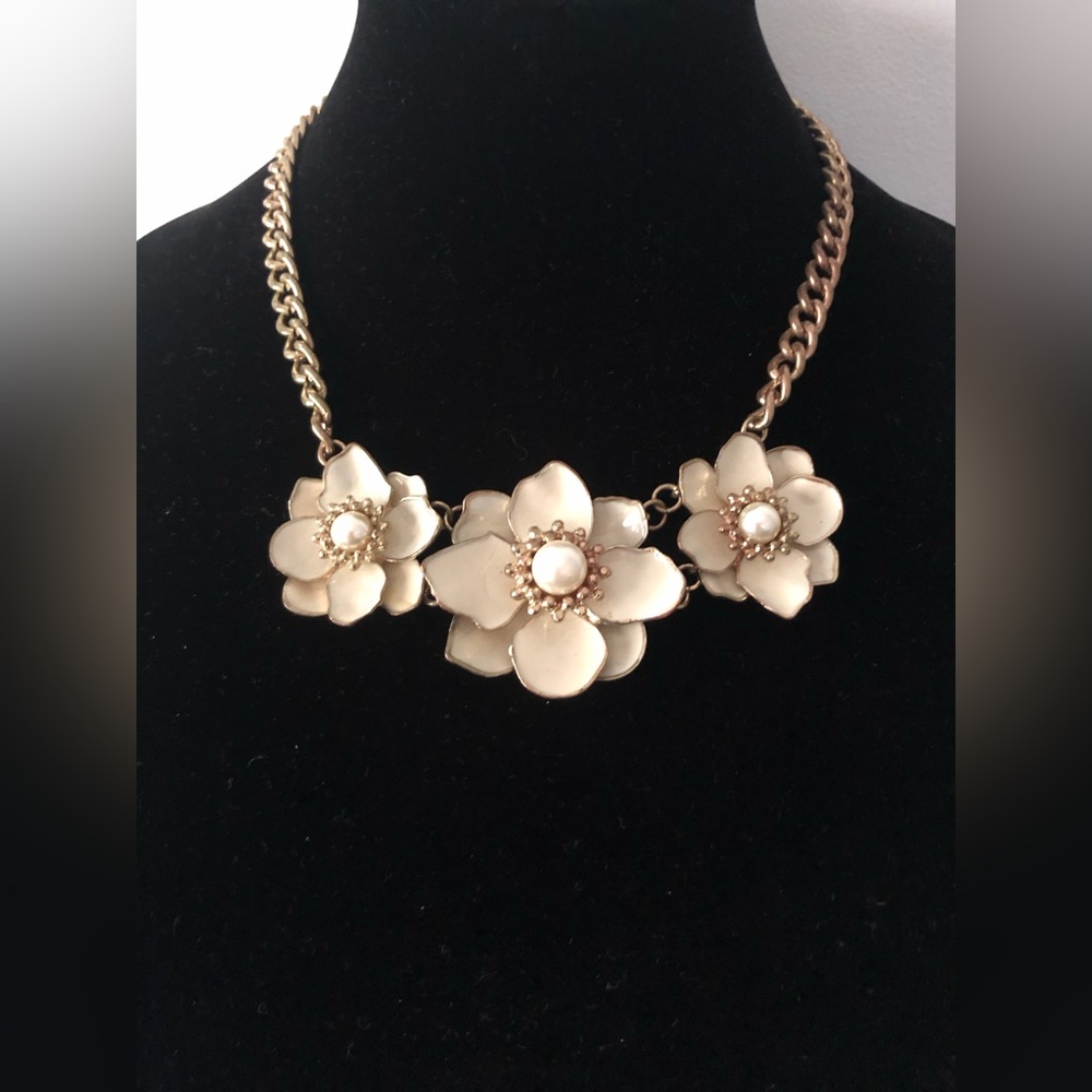 Vintaged Statement Necklace Enamel Flowers Gold tone Cuban chunky chain - Picture 2 of 12